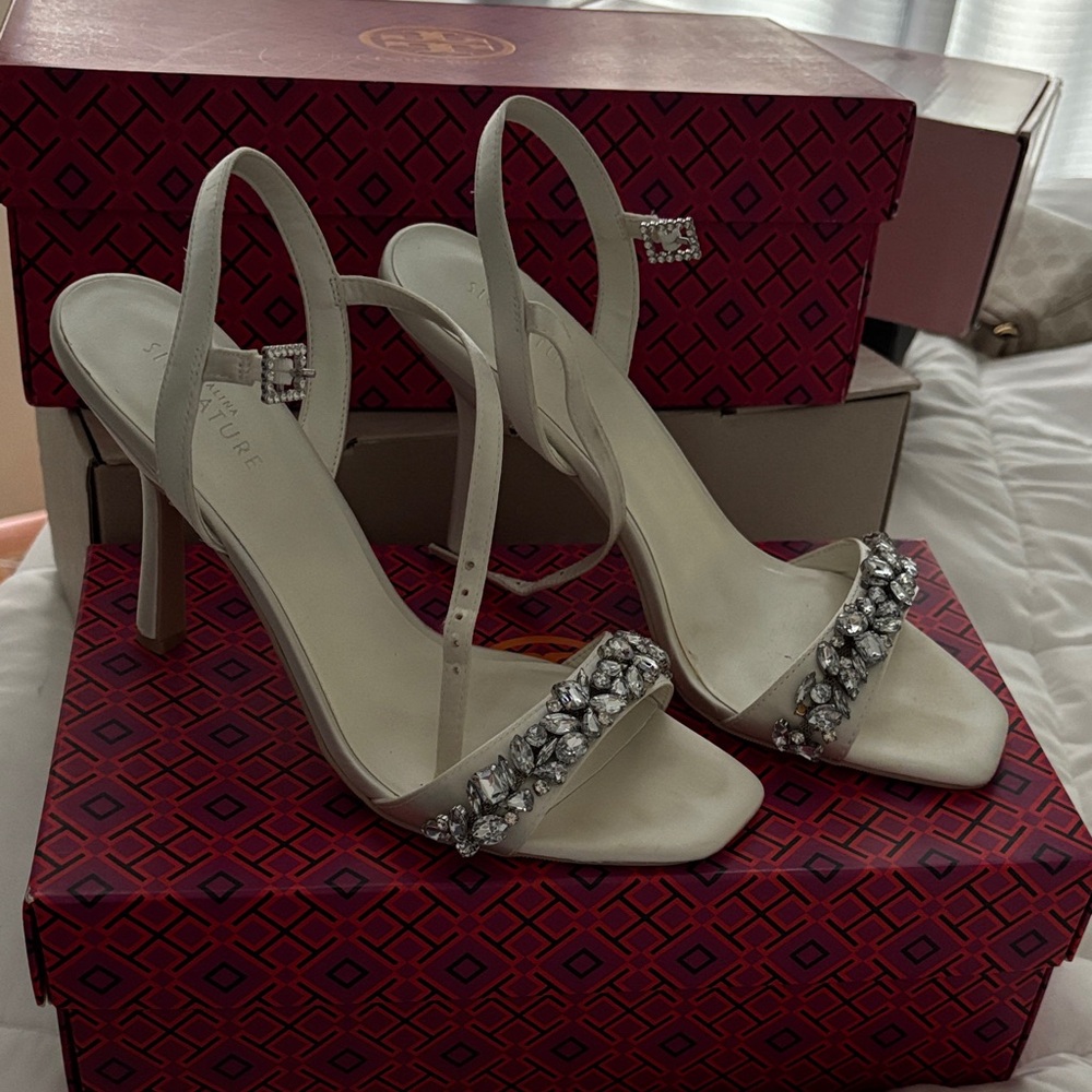 Elegant White Heels with Crystal Embellishments